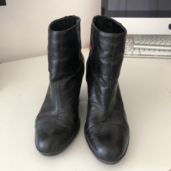 Back zip 3” heel Bandolino leather bootie - Picture 1 of 5